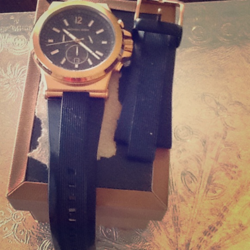 Beautiful gold with rubber Michael KORS